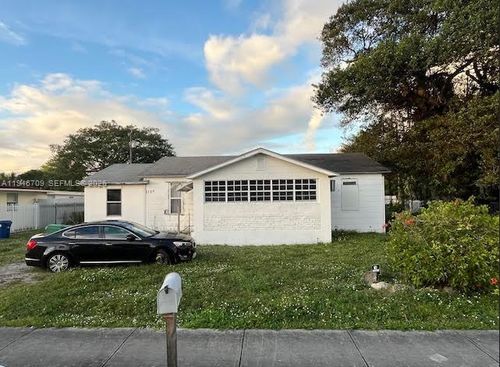 1129 Nw 105th St, Miami, FL, 33150-1054 | Card Image