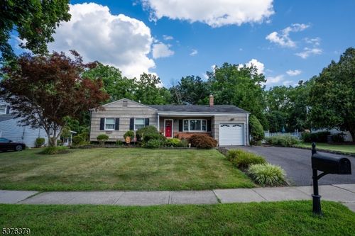 151 College View Dr, Hackettstown, NJ, 07840-1020 | Card Image