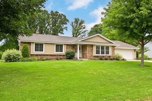 N105W17000 Old Farm Road, Germantown, WI, 53022 | Card Image