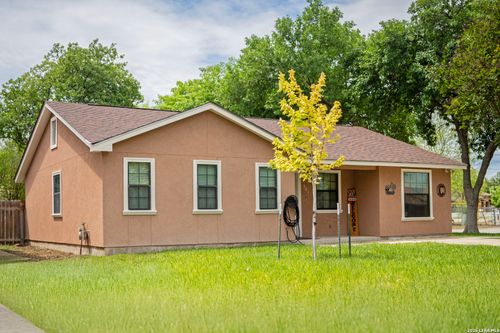 501 Perez St, Uvalde, TX, 78801-5955 | Card Image