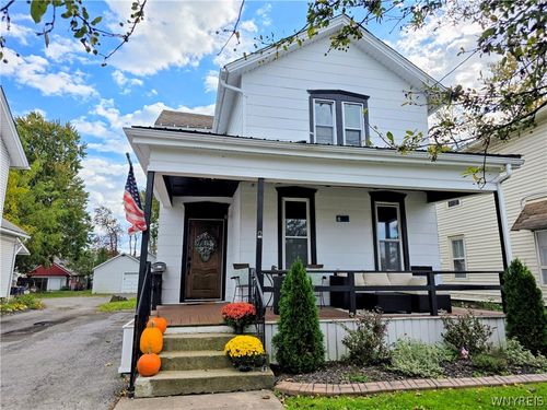 300 Walnut St, Lockport, NY, 14094-3833 | Card Image