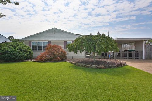 54 Leisure Ln, LEVITTOWN, PA, 19054-3912 | Card Image