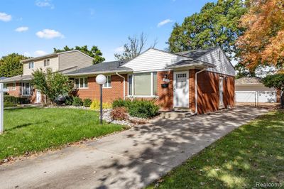 32564 Hazelwood Street, Home with 3 bedrooms, 2 bathrooms and null parking in Westland MI | Image 2