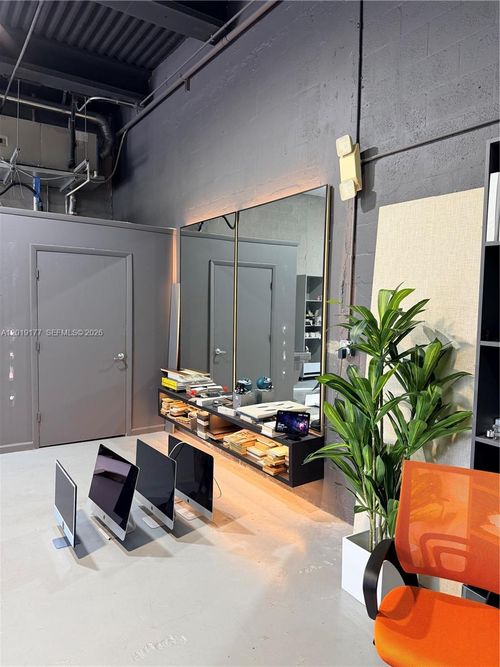 155 Ne 1st St, Miami, FL, 33132-2501 | Card Image