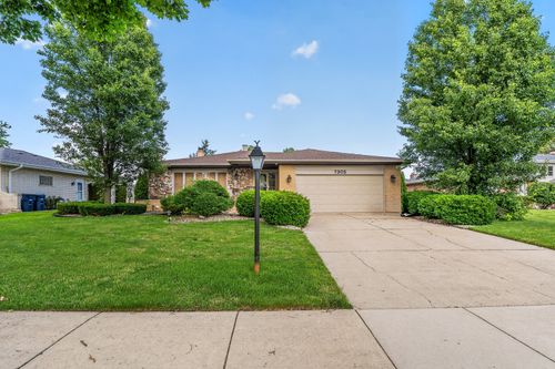 7305 Summit Rd, Darien, IL, 60561-3528 | Card Image