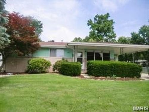 1345 Patterson Rd, Florissant, MO, 63031-3915 | Card Image
