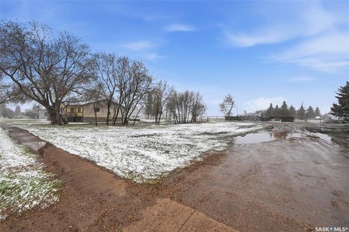 743 7th St E, Prince Albert, SK, S6V0S9 | Card Image