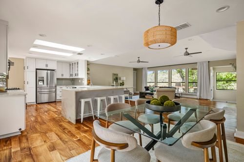 1701 Cresthaven Dr, Austin, TX, 78704-2750 | Card Image