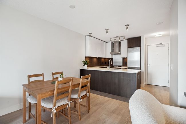 1708 - 3007 Glen Dr, Condo with 1 bedrooms, 1 bathrooms and 1 parking in Coquitlam BC | Image 8