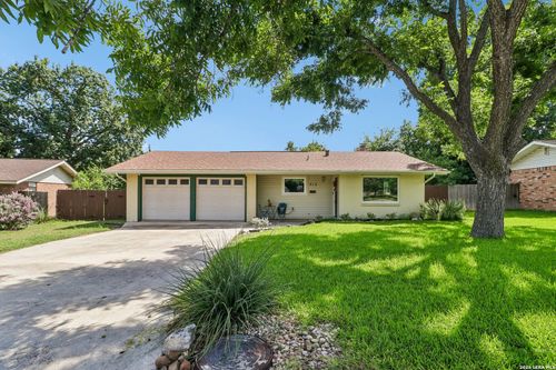 713 Lake Dr, Kerrville, TX, 78028-3043 | Card Image