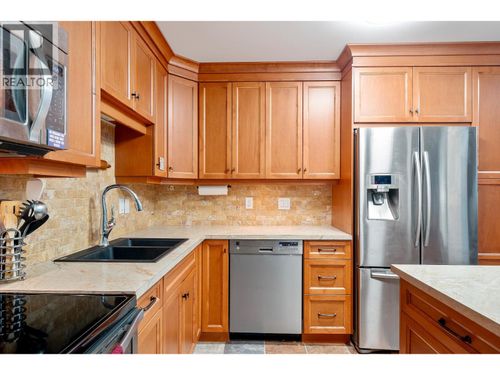 206-1055 Lawrence Ave, Kelowna, BC, V1Y6M3 | Card Image