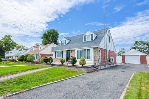 109 Aaron Dr, East Meadow, NY, 11554-1408 | Card Image
