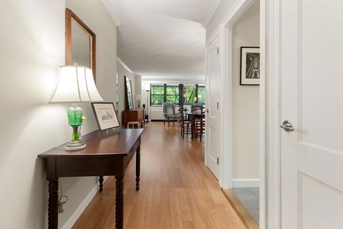 5m-2 Hawthorne Pl, Boston, MA, 02114 | Card Image