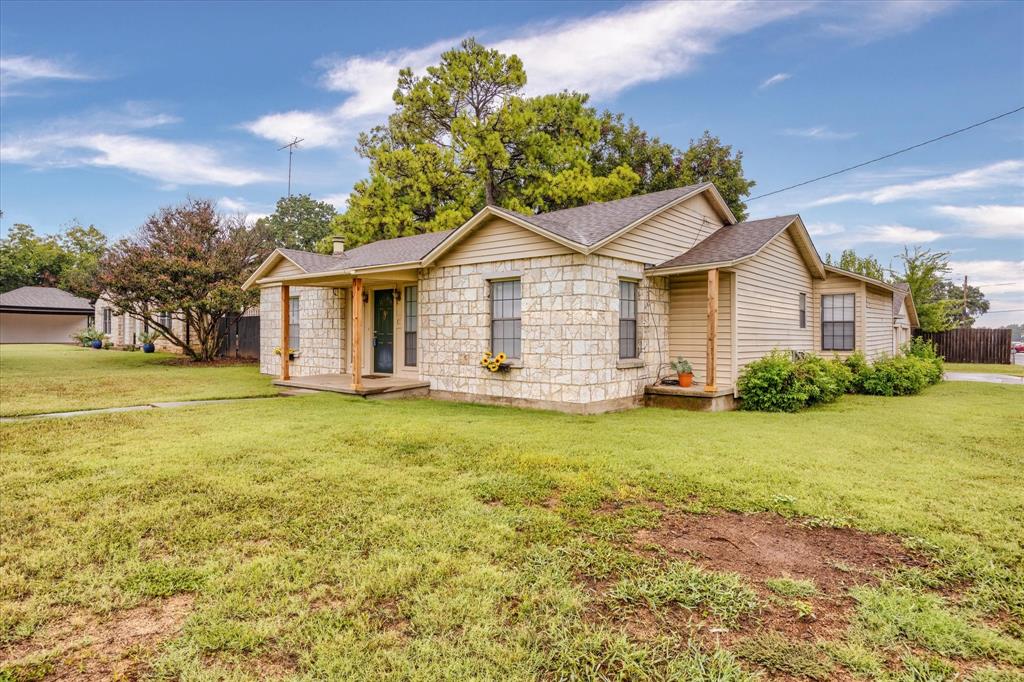 Bluff St, Granbury, TX 76048