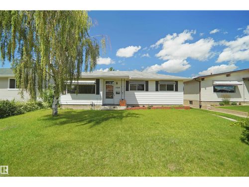7804 143 Ave Nw, Edmonton, AB, T5C2R1 | Card Image