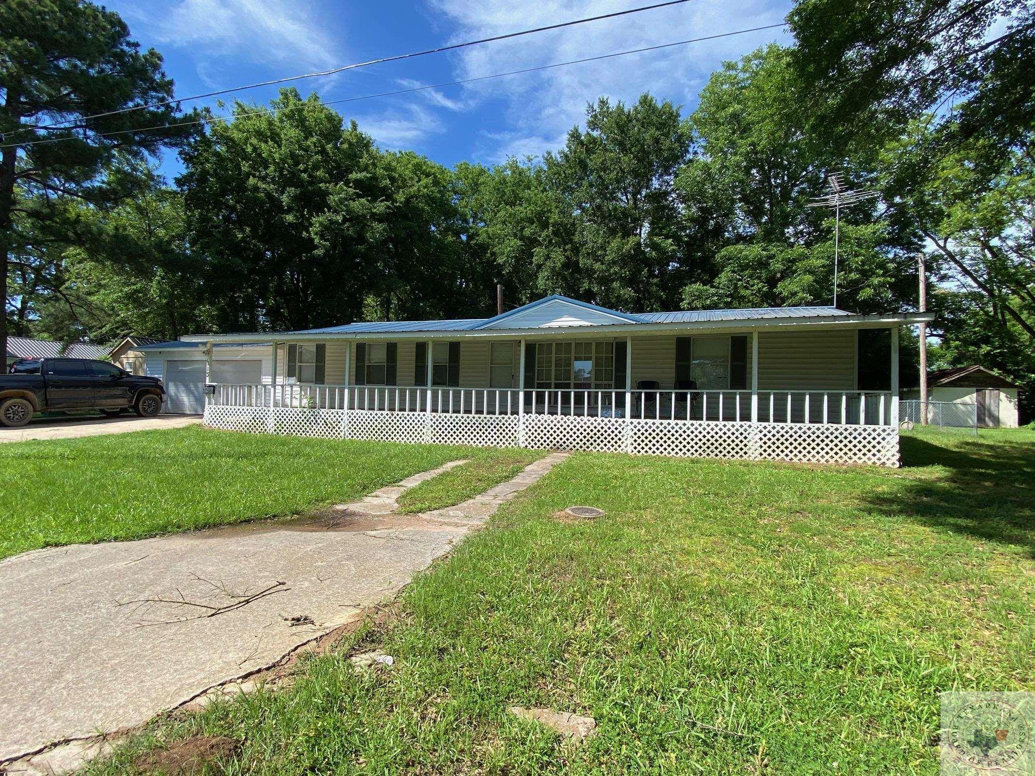 Dalby St, DE Kalb, TX 75559