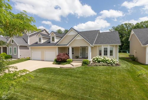 5560 Treeline Dr, Columbus, IN, 47201-4050 | Card Image