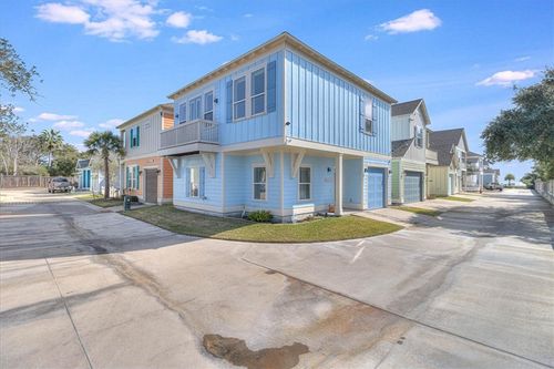 305 Sailhouse Way, Rockport, TX, 78382-7883 | Card Image