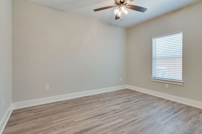 UNIT-105 - 115 W Jones St, Condo with 2 bedrooms, 2 bathrooms and null parking in Krum TX | Image 12