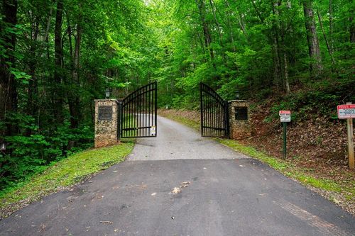 8 Skyview Dr, Hayesville, NC, 28904-9393 | Card Image