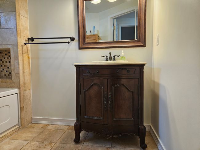 Full Bath (upper) | Image 12