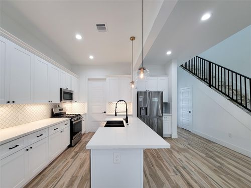 5019 Creekmont Dr, Houston, TX, 77091-5141 | Card Image