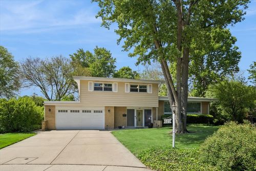 323 Vine St, Wilmette, IL, 60091-3133 | Card Image