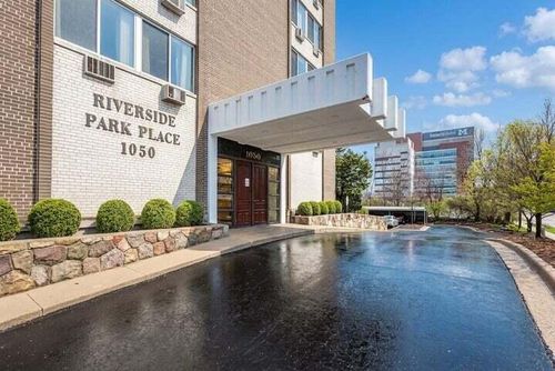 3b-1050 Wall St, Ann Arbor, MI, 48105-1971 | Card Image