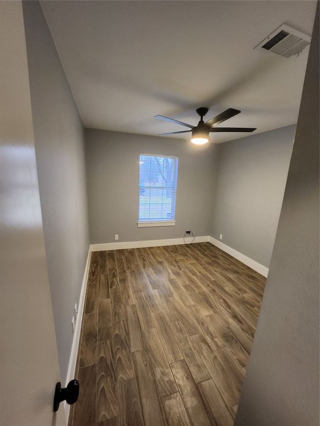 Spare room with wood finished floors and a ceiling fan | Image 11