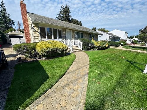 648 Dogwood Ave, Franklin Square, NY, 11010-3246 | Card Image