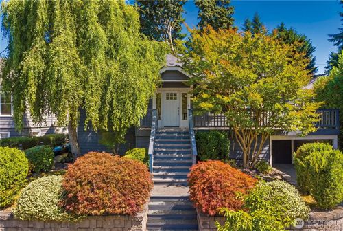 2568 28th Ave W, Seattle, WA, 98199-3318 | Card Image