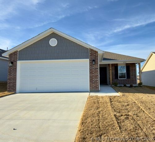 2105 S Lakin Ln, Claremore, OK, 74019-3799 | Card Image
