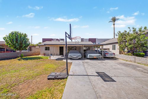 3915 E Cheery Lynn Rd, Phoenix, AZ, 85018-6424 | Card Image