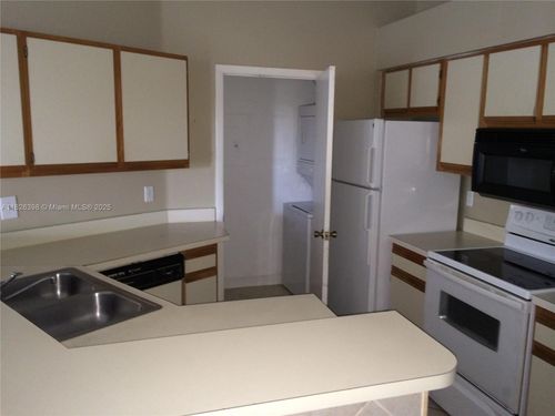 apt-321-9999 Summerbreeze Dr, Sunrise, FL, 33322-5852 | Card Image