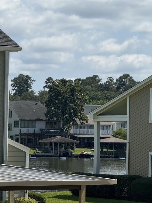 87 April Point Dr S, Montgomery, TX, 77356-5843 | Card Image