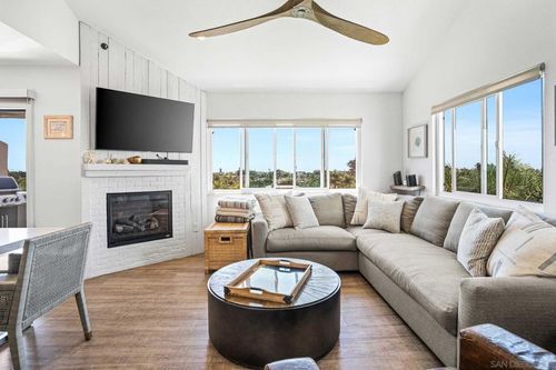 933 Hygeia Ave, Encinitas, CA, 92024-1767 | Card Image