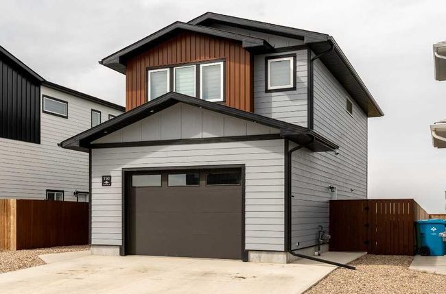 150 Prairie Gold St, Home with 3 bedrooms, 2 bathrooms and 7 parking in Taber AB | Image 2