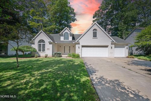 2124 Mcintosh Dr, Holland, OH, 43528-7930 | Card Image