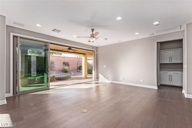 8797 Pinley Spring St, House other with 5 bedrooms, 4 bathrooms and null parking in Las Vegas NV | Image 11
