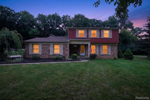 2356 Pineview Ct, Flushing, MI, 48433-2540 | Card Image