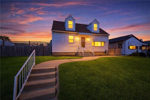 922 W Eden Place, Milwaukee, WI, 53221 | Card Image