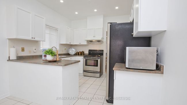 32 Pappain Cres, House other with 6 bedrooms, 3 bathrooms and 4 parking in Brampton ON | Image 15