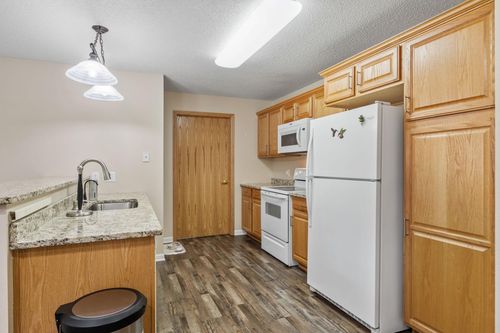 3-202-15631 Linnet St Nw, Andover, MN, 55304-4841 | Card Image