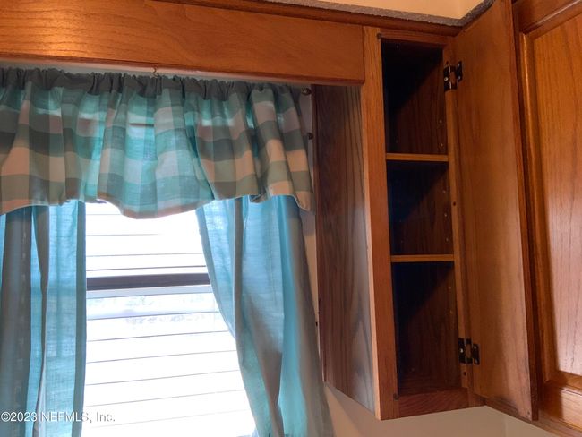 Kitchen Window to the front of the unit | Image 12