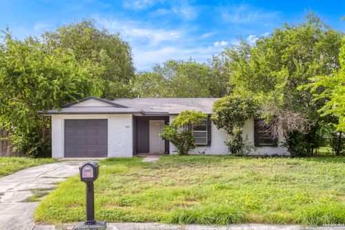 5031 Gene Cernan Dr, Kirby, TX, 78219-1275 | Card Image