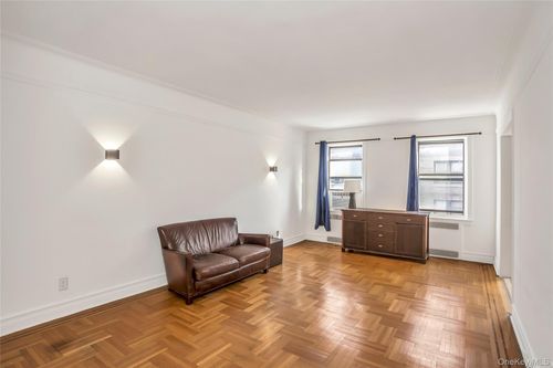 4d-3540 82nd Street, New York, NY, 11372 | Card Image