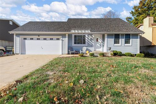 32 Fawn Meadows Dr, Eureka, MO, 63025-1207 | Card Image