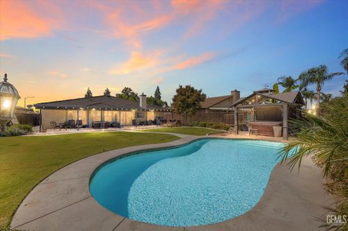 5900 Latina Dr, Bakersfield, CA, 93308-7155 | Card Image