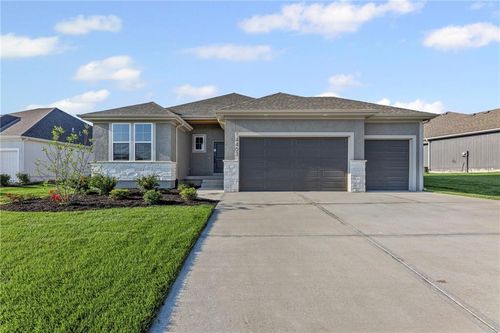 12212 S Emerald St, Olathe, KS, 66061 | Card Image