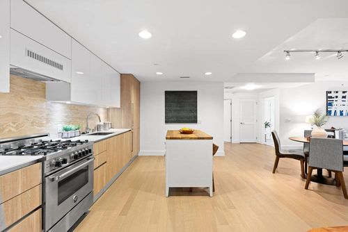 300-8 Buchanan St, San Francisco, CA, 94102-6293 | Card Image